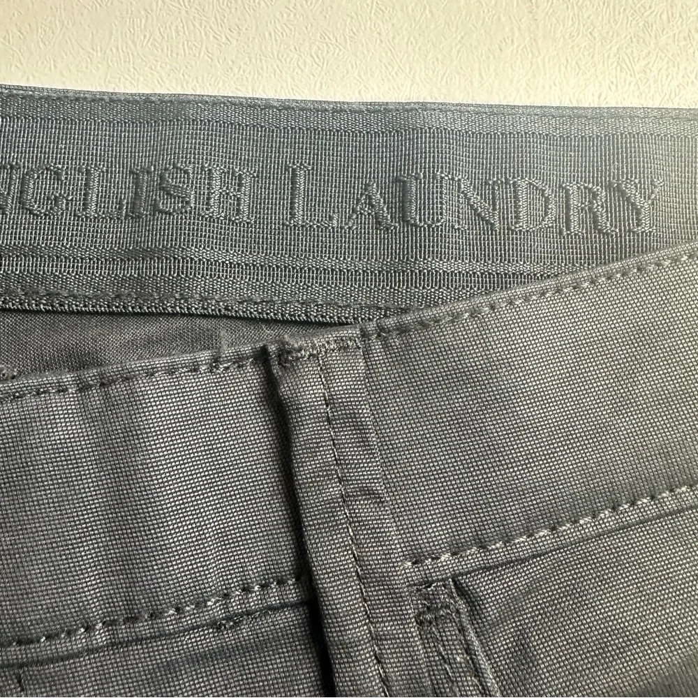 English laundry men size 36/32 straight leg flat front pants, black color (NWOT)